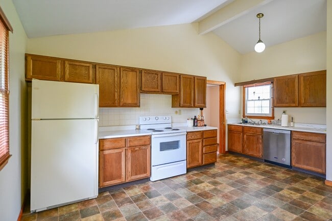 Building Photo - 4232 Chesser Rd