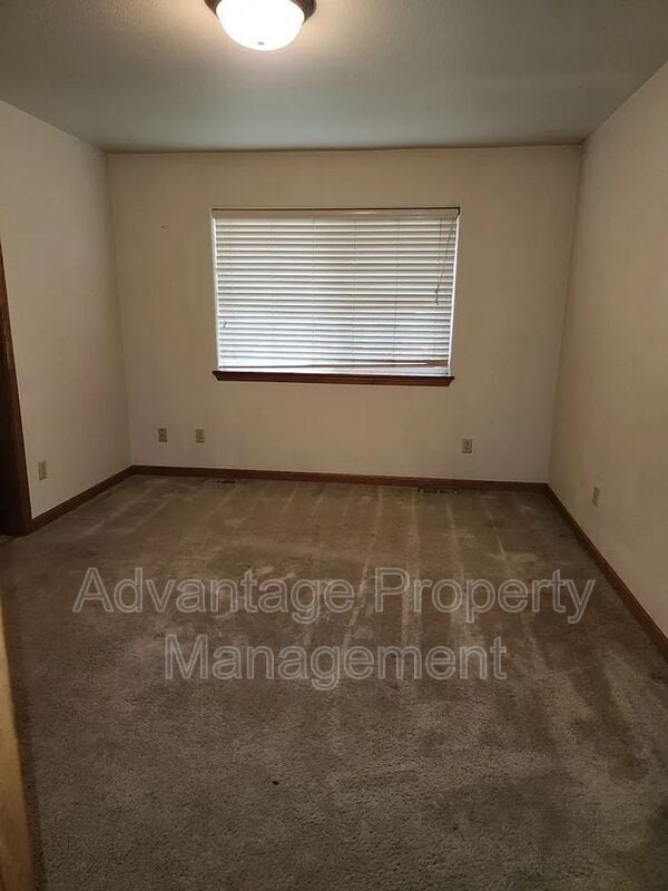 Building Photo - 494 Nandina St