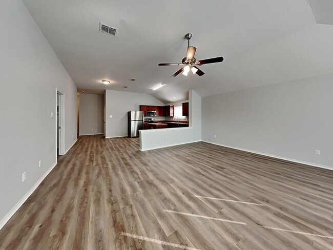 Building Photo - Charming 3-Bed, 2-Bath Home in Dallas with Garage Parking