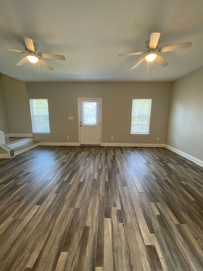 Building Photo - 162 Strickland Ave