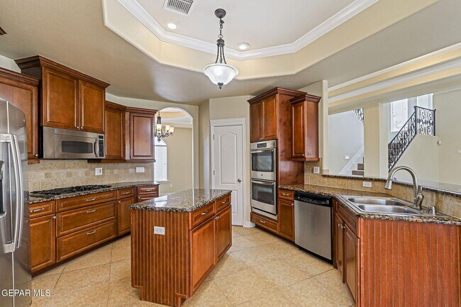 Building Photo - 6285 Wildwood Ct