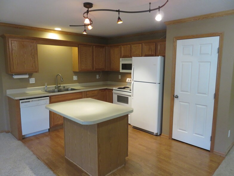 Building Photo - 8302 Westown Pkwy