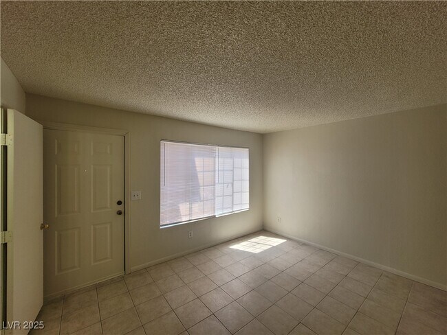 Building Photo - 1608 N Torrey Pines Dr
