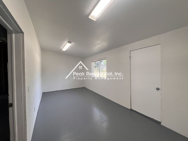 Building Photo - 6101 Mariposa Ave