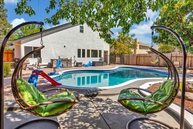 Building Photo - 8004 Caymus Dr