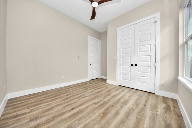 Building Photo - 127 E 38th St