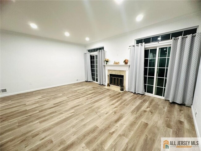 Building Photo - 16 Gerard Pl