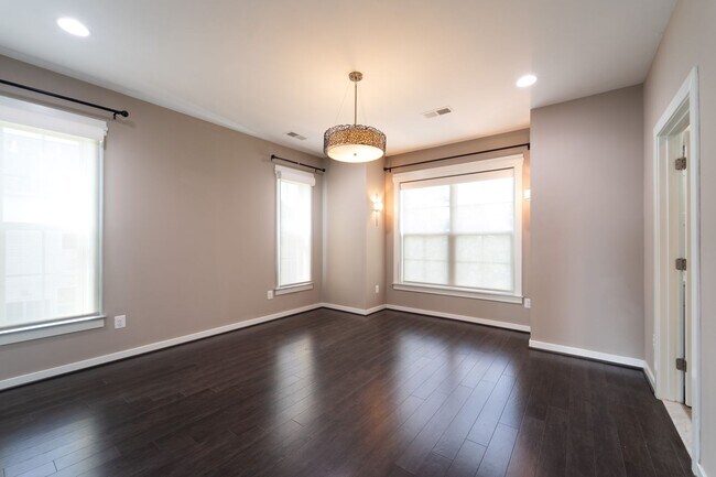 Building Photo - 10225 Hilltop Ascent Dr