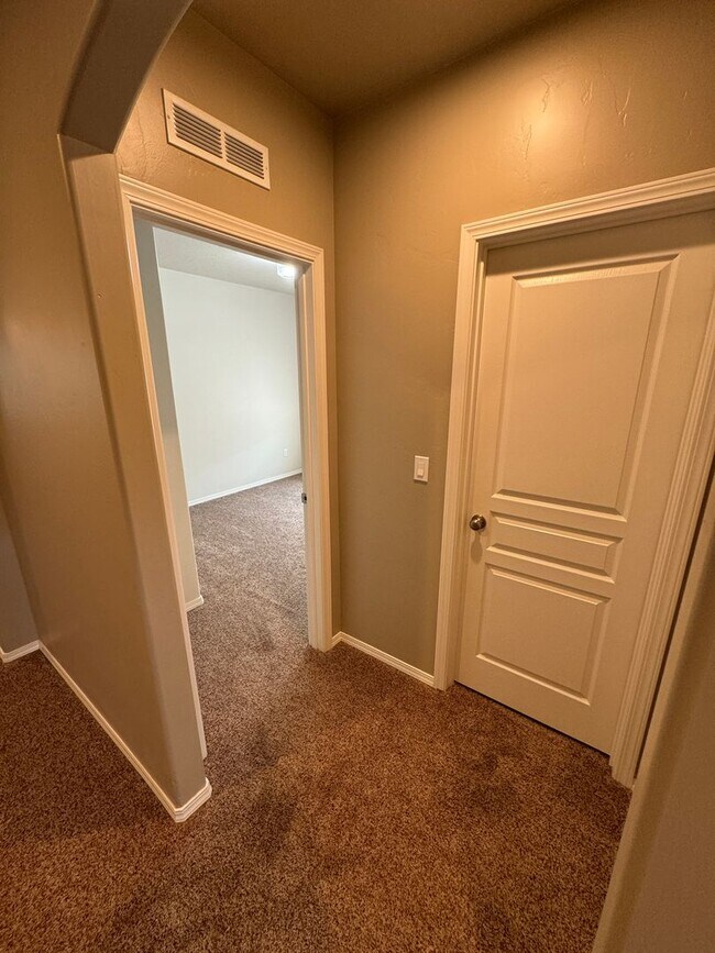 Building Photo - Charming 3-bedroom, 2-bathroom home locate...