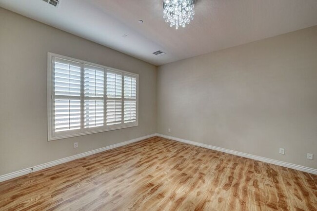Building Photo - READY TO VIEW NOW! Remodeled-Huge 5 Bedroo...