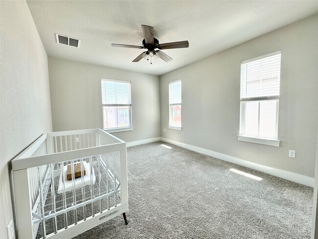 Building Photo - 7103 Silver Star Ln