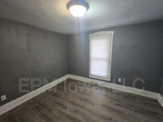 Building Photo - 707 Webster St