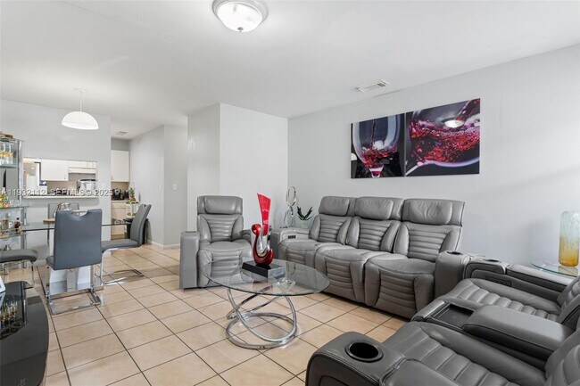 Building Photo - 7111 SW 129th Ave