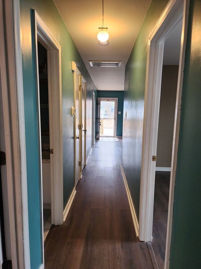 Building Photo - 3 Bedroom 2 Bath Rancher in Midlothian!