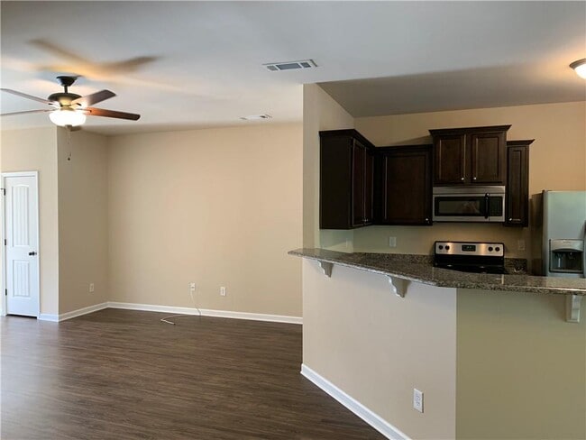 Building Photo - 549 Oakside Pl