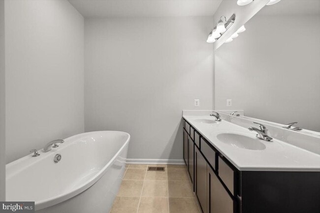 Building Photo - 104 Heyford Dr
