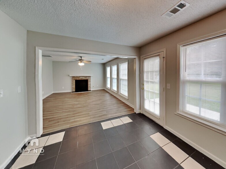 Building Photo - 5757 Village Loop