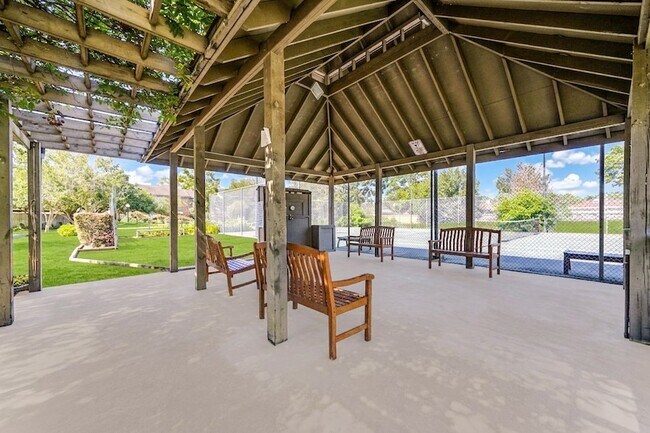 Building Photo - 7965 Kendalia Dr