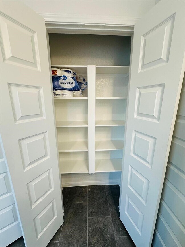 Building Photo - 2419 Humble Wy