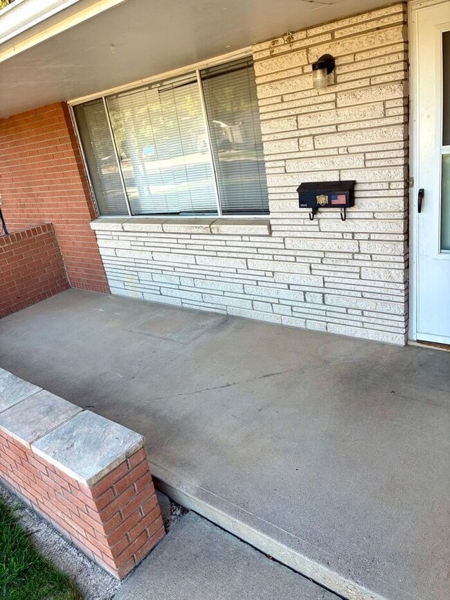 Building Photo - 3 Bedroom, 1 Bath Home with 1 car attached...