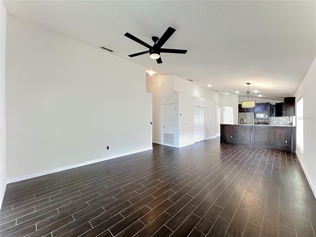 Building Photo - 1045 Willow Branch Dr
