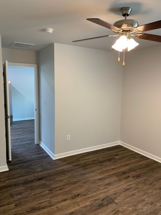Building Photo - Don’t Miss This — Pre-Leasing 3-Bed, 2-Bath Home in Lakeside Cottages
