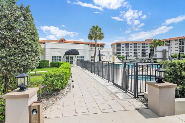 Building Photo - 2871 N Ocean Blvd