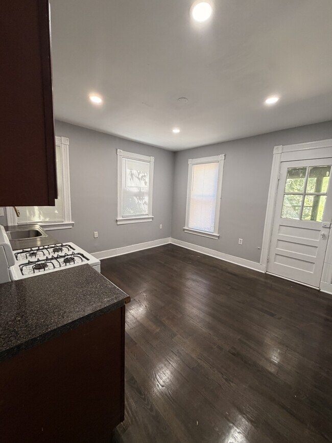 Building Photo - 414 Winthrop Ave