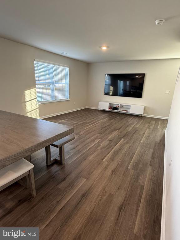 Building Photo - 367 Centergate Dr