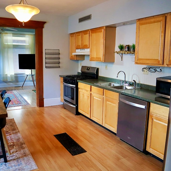 Building Photo - 796 Ebner St