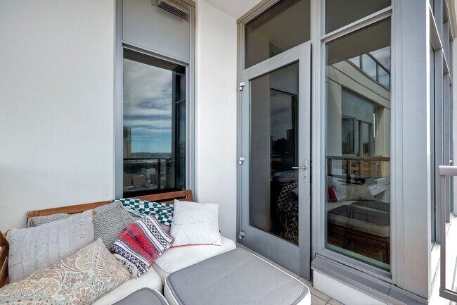 Building Photo - San Diego VIEW UNIT! Downtown  Gaslamp Quarter Three Weeks FREE Furnished  Studio -Available NOW!