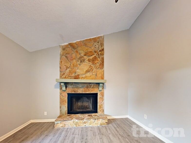 Building Photo - 603 Ephrata Dr