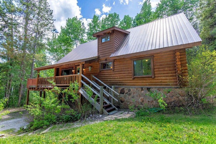 Building Photo - 7204 Pine Tree Rd