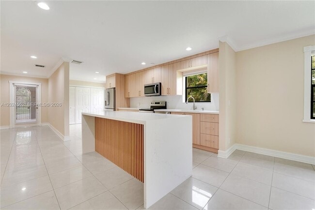 Building Photo - 3719 Estepona Ave
