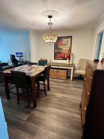 Building Photo - Room in Townhome on Willow Bridge Dr