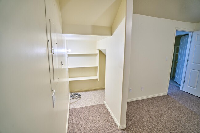 Building Photo - 850 E 550 S