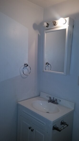 Building Photo - 60 Egmont St