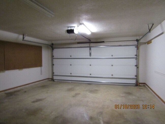 Building Photo - Great Home Located on the Eastside/Sungate...