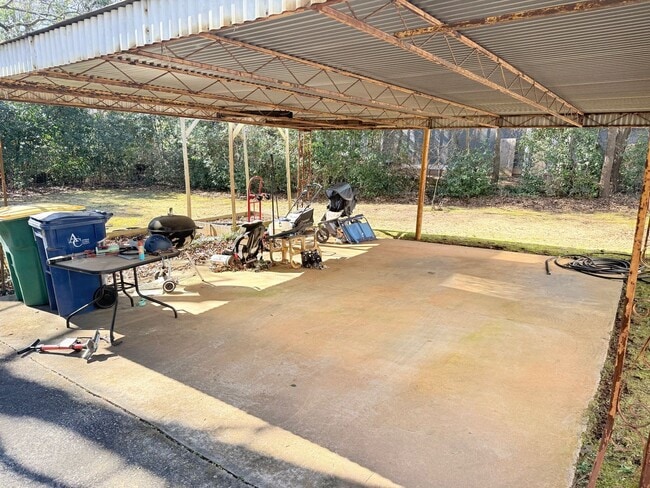 Building Photo - 2BR Normaltown Home