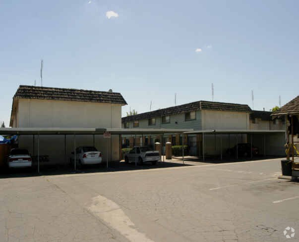 Alpine Apartments - 2330 East Ashlan Avenue