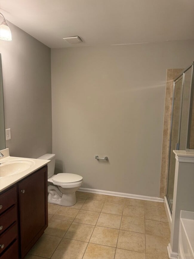 Building Photo - Charming 3-bedroom, 2-bath home located in...