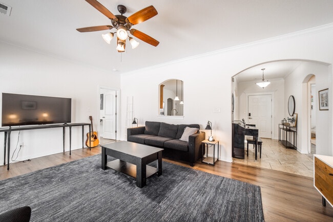 Building Photo - 3960 W Mountain View Dr