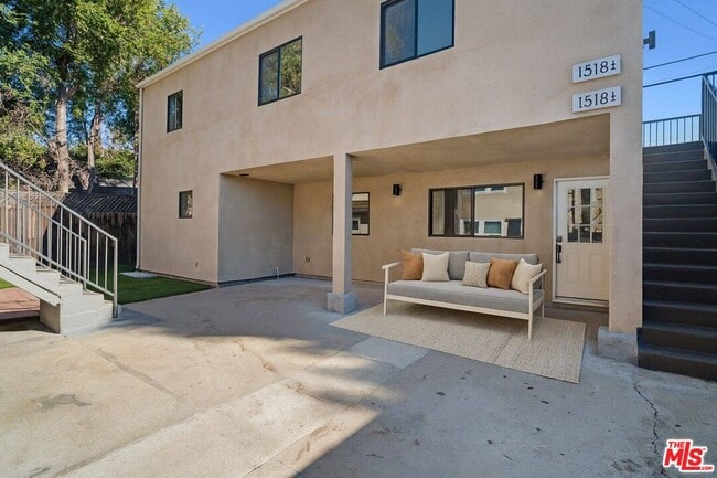 Primary Photo - 1518 1/4 Stearns Dr