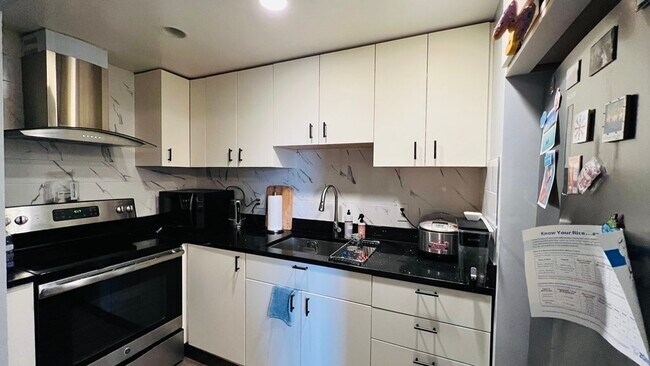 Primary Photo - 415 Commonwealth Ave