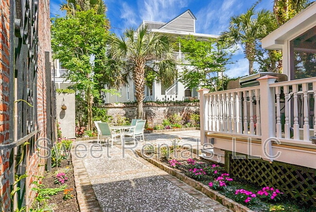 Building Photo - 6 Wentworth St