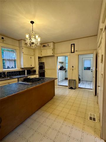 Building Photo - 812 Haines Ave