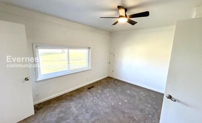 Building Photo - 15 Walker Ave