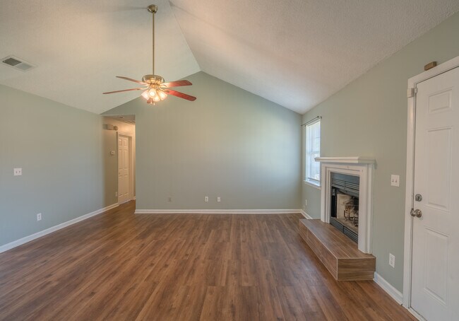 Building Photo - 1464 Flo Zechman Dr