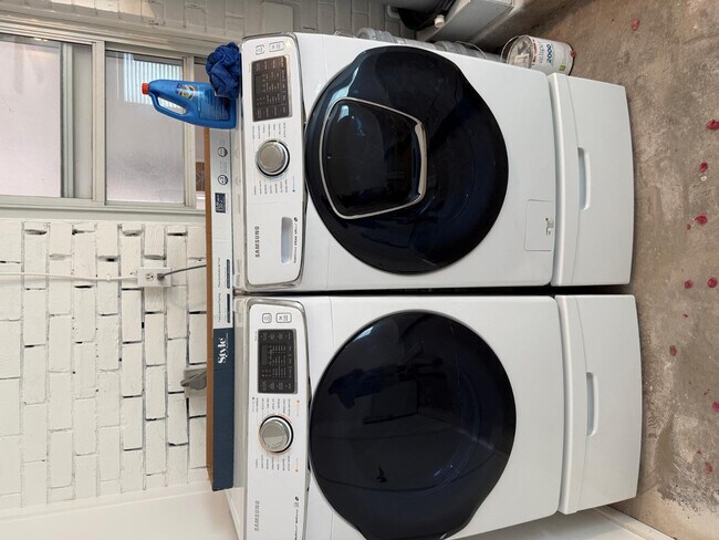 Building Photo - 710 S 1st St