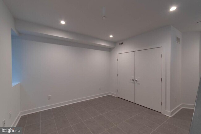 Building Photo - 105 Olive St